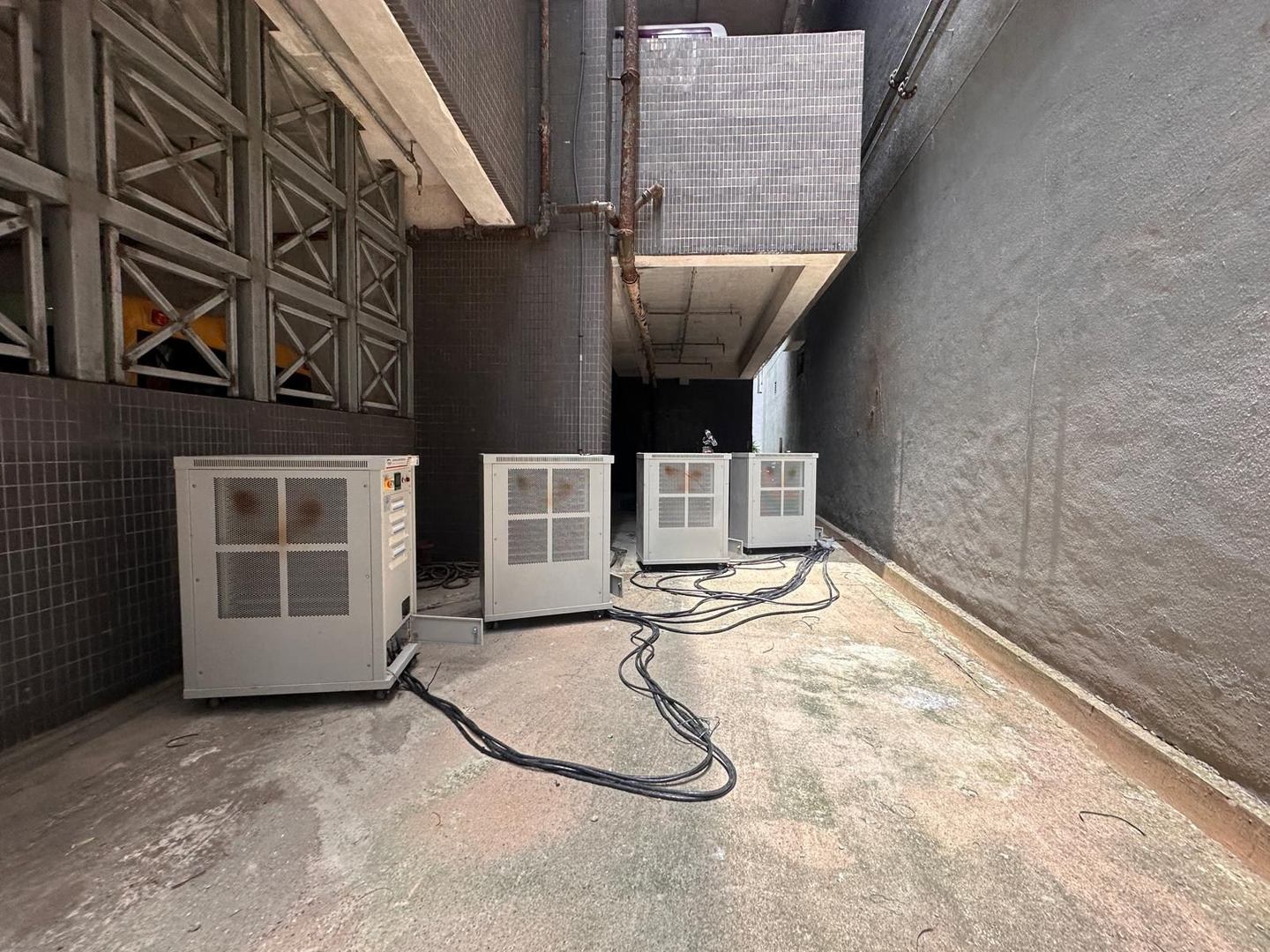 UPS 假負載測試：戶外假負載組