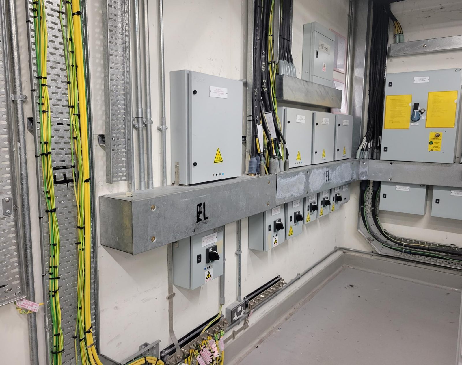 機房配電工程:配電箱、線槽及電纜